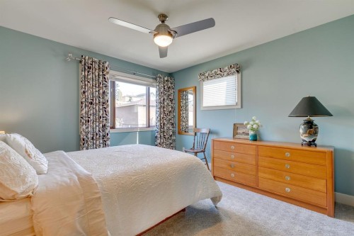 954 Drury Avenue Ne, Calgary, AB - Indoor Photo Showing Bedroom