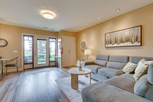 954 Drury Avenue Ne, Calgary, AB - Indoor Photo Showing Living Room