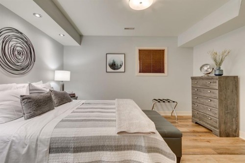 954 Drury Avenue Ne, Calgary, AB - Indoor Photo Showing Bedroom