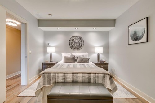 954 Drury Avenue Ne, Calgary, AB - Indoor Photo Showing Bedroom