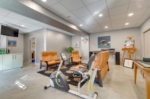 954 Drury Avenue Ne, Calgary, AB - Indoor