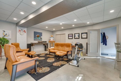 954 Drury Avenue Ne, Calgary, AB - Indoor