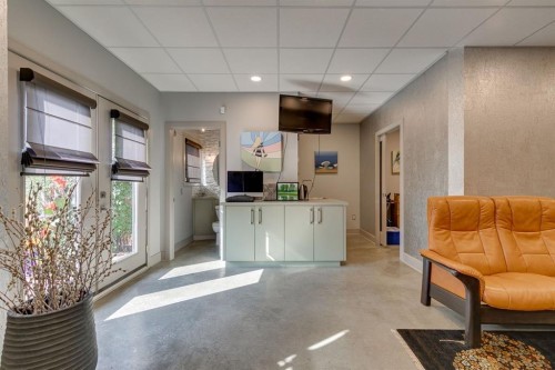 954 Drury Avenue Ne, Calgary, AB - Indoor