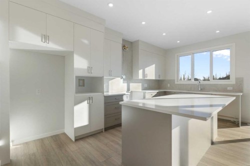 218 West Grove Lane Sw, Calgary, AB - Indoor Photo Showing Kitchen