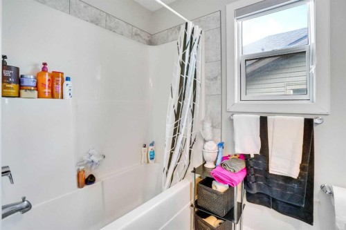 272 Skyview Shores Manor Ne, Calgary, AB - Indoor Photo Showing Bathroom