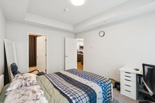 1105-33 Carringham Gate Nw, Calgary, AB - Indoor Photo Showing Bedroom