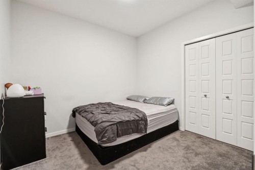 1105-33 Carringham Gate Nw, Calgary, AB - Indoor Photo Showing Bedroom