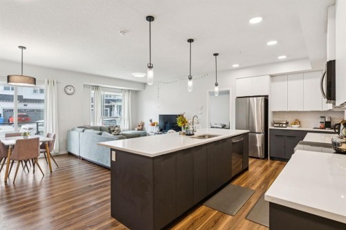 1105-33 Carringham Gate Nw, Calgary, AB - Indoor Photo Showing Kitchen With Stainless Steel Kitchen With Upgraded Kitchen