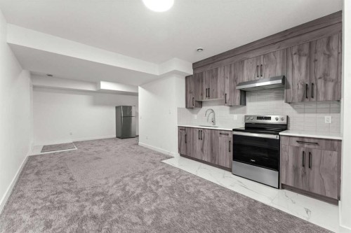 125 South Shore View, Chestermere, AB - Indoor Photo Showing Kitchen