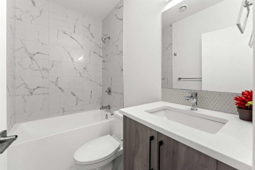 125 South Shore View, Chestermere, AB - Indoor Photo Showing Bathroom