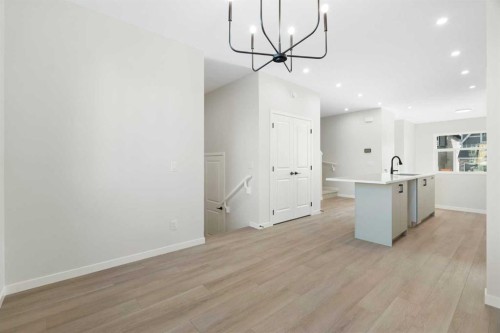 13 Creekview Manor Sw, Calgary, AB - Indoor Photo Showing Kitchen