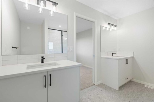 13 Creekview Manor Sw, Calgary, AB - Indoor Photo Showing Bathroom