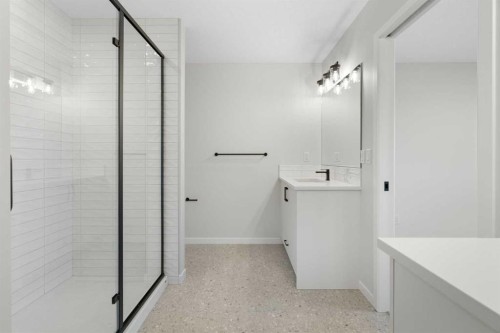 13 Creekview Manor Sw, Calgary, AB - Indoor Photo Showing Bathroom