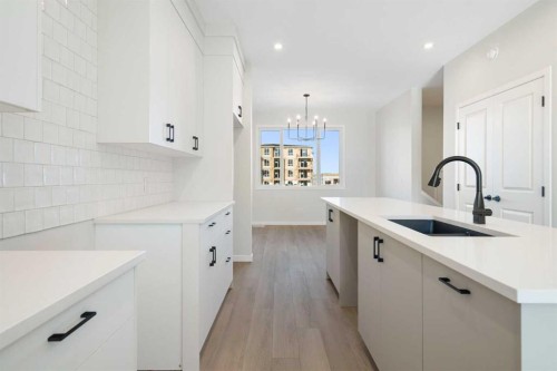 13 Creekview Manor Sw, Calgary, AB - Indoor Photo Showing Kitchen