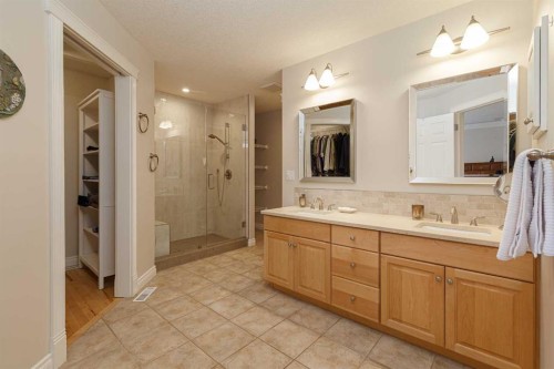 53 Prominence Path Sw, Calgary, AB - Indoor Photo Showing Bathroom