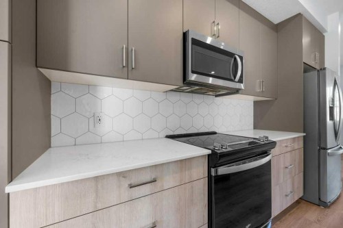 64 Creekside Boulevard Sw, Calgary, AB - Indoor Photo Showing Kitchen
