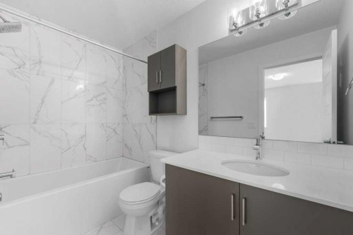64 Creekside Boulevard Sw, Calgary, AB - Indoor Photo Showing Bathroom