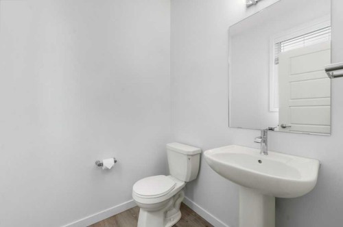 64 Creekside Boulevard Sw, Calgary, AB - Indoor Photo Showing Bathroom