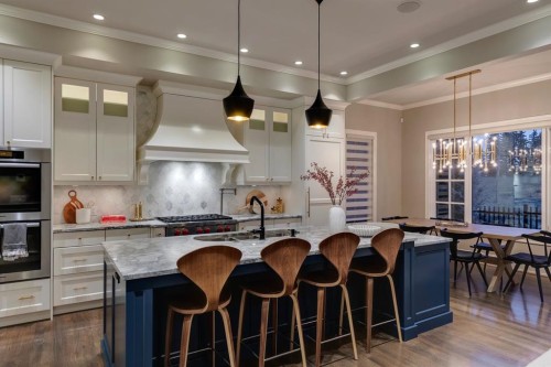 40 Mary Dover Drive Sw, Calgary, AB - Indoor Photo Showing Kitchen With Upgraded Kitchen