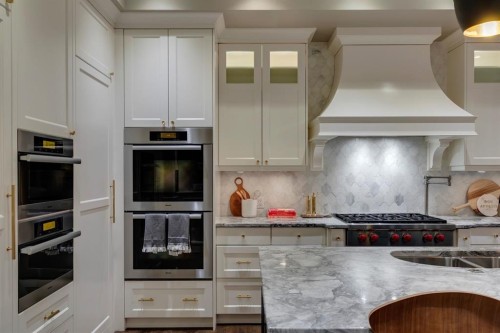 40 Mary Dover Drive Sw, Calgary, AB - Indoor Photo Showing Kitchen With Double Sink