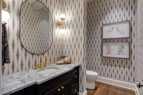 40 Mary Dover Drive Sw, Calgary, AB - Indoor Photo Showing Bathroom