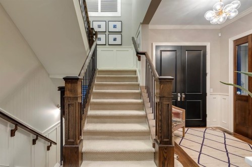 40 Mary Dover Drive Sw, Calgary, AB - Indoor Photo Showing Other Room