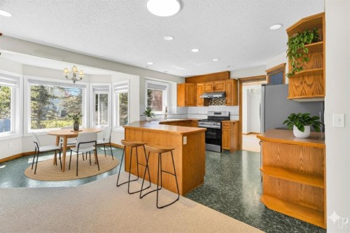 159 Hampshire Grove Nw, Calgary, AB - Indoor Photo Showing Kitchen