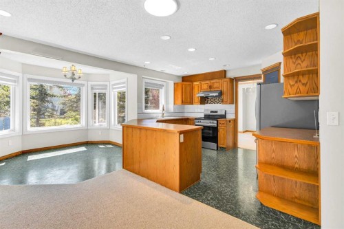 159 Hampshire Grove Nw, Calgary, AB - Indoor Photo Showing Kitchen