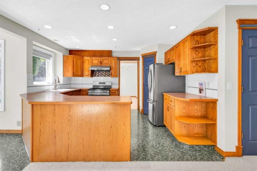 159 Hampshire Grove Nw, Calgary, AB - Indoor Photo Showing Kitchen