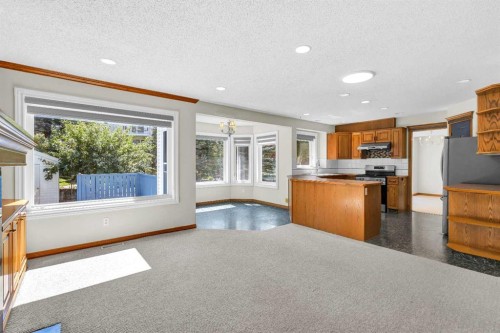 159 Hampshire Grove Nw, Calgary, AB - Indoor Photo Showing Kitchen