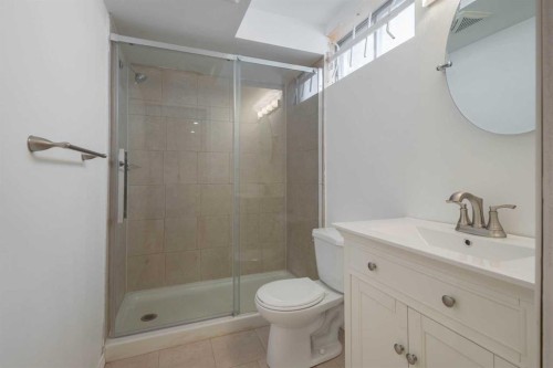 159 Hampshire Grove Nw, Calgary, AB - Indoor Photo Showing Bathroom