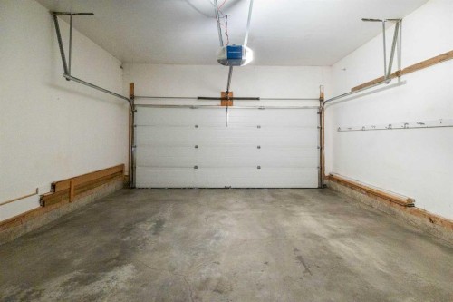 159 Hampshire Grove Nw, Calgary, AB - Indoor Photo Showing Garage