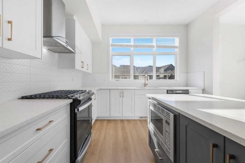 259 Magnolia Drive Se, Calgary, AB - Indoor Photo Showing Kitchen With Stainless Steel Kitchen With Upgraded Kitchen