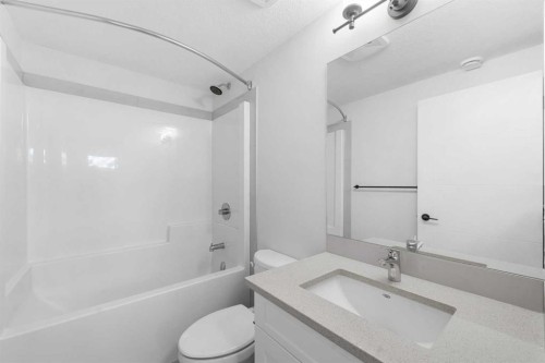 259 Magnolia Drive Se, Calgary, AB - Indoor Photo Showing Bathroom