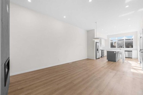259 Magnolia Drive Se, Calgary, AB - Indoor Photo Showing Kitchen