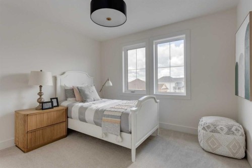 46 Heritage Close, Cochrane, AB - Indoor Photo Showing Bedroom