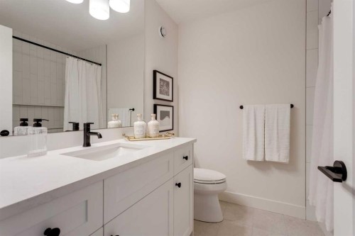 46 Heritage Close, Cochrane, AB - Indoor Photo Showing Bathroom