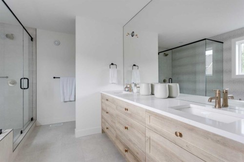 46 Heritage Close, Cochrane, AB - Indoor Photo Showing Bathroom