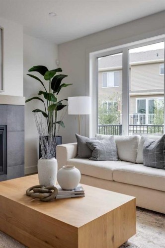 46 Heritage Close, Cochrane, AB - Indoor Photo Showing Living Room