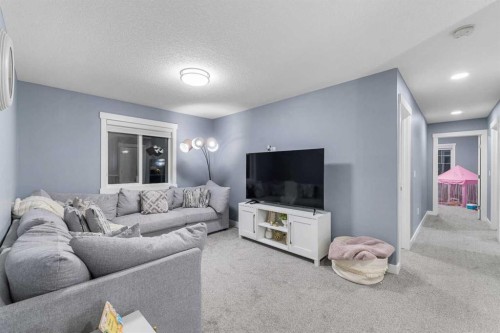 753 Edgefield Crescent, Strathmore, AB - Indoor Photo Showing Living Room