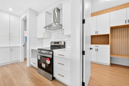 1642 Baywater Street Sw, Airdrie, AB - Indoor Photo Showing Kitchen