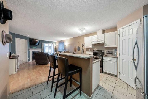 117-260 Shawville Way Se, Calgary, AB - Indoor Photo Showing Kitchen