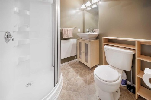 130 Morningside Point Sw, Airdrie, AB - Indoor Photo Showing Bathroom