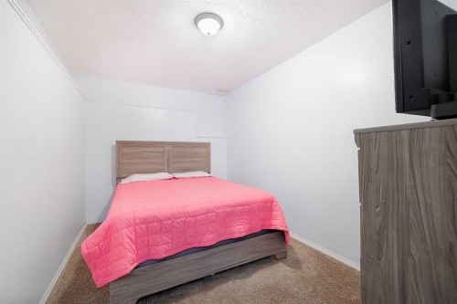 130 Morningside Point Sw, Airdrie, AB - Indoor Photo Showing Bedroom