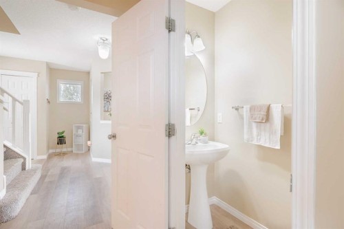 130 Morningside Point Sw, Airdrie, AB - Indoor Photo Showing Bathroom