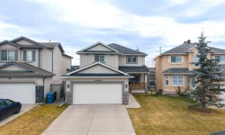 42 Harvest Grove Close NE Calgary, AB T3K 4T7