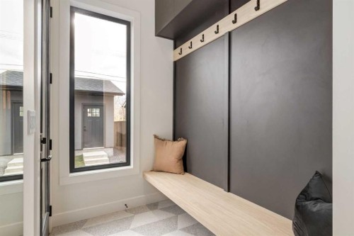 637 51 Avenue Sw, Calgary, AB - Indoor Photo Showing Other Room