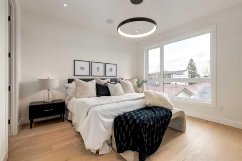 637 51 Avenue Sw, Calgary, AB - Indoor Photo Showing Bedroom