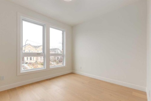 637 51 Avenue Sw, Calgary, AB - Indoor Photo Showing Other Room