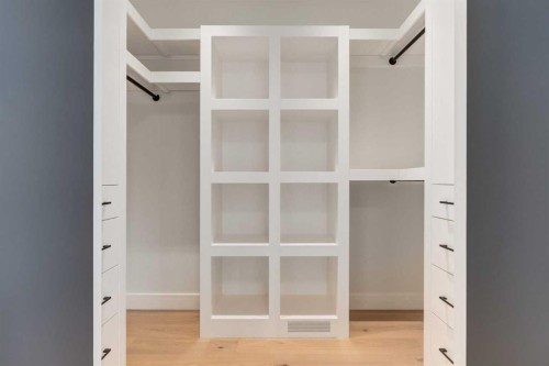 637 51 Avenue Sw, Calgary, AB - Indoor With Storage